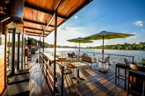  San Art Floating Hostel & Apartments  Белград